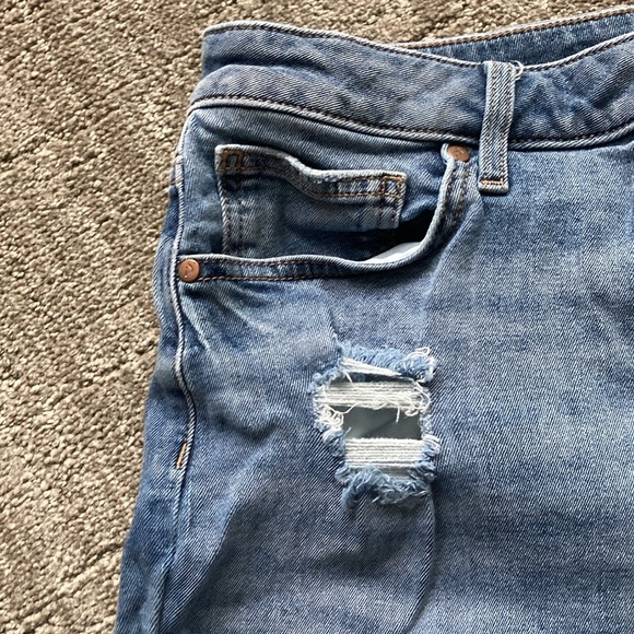 Simply Vera Vera Wang Destroyed Cuffed Denim Short - Picture 4 of 9
